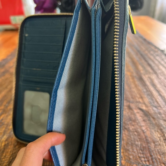Gently used wallet - Picture 3 of 6